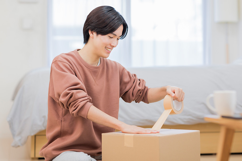 レコードを梱包する様子